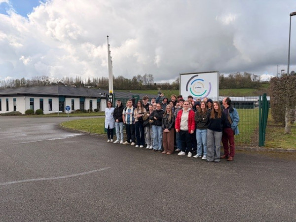 Dans le cadre du programme de visites d’entreprises 2025-2026, organisé par Dieppe Meca Énergies en partenariat avec l’Agence de l’Orientation et des Métiers de Normandie, 30 élèves de 1ère STMG du lycée Georges Brassens de Neufchâtel-en-Bray ont eu l’opportunité de découvrir l’entreprise CELEC.
